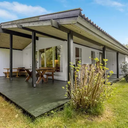 Vakantiehuis Rikkart - 400m From The Sea By Interhome Dannemare